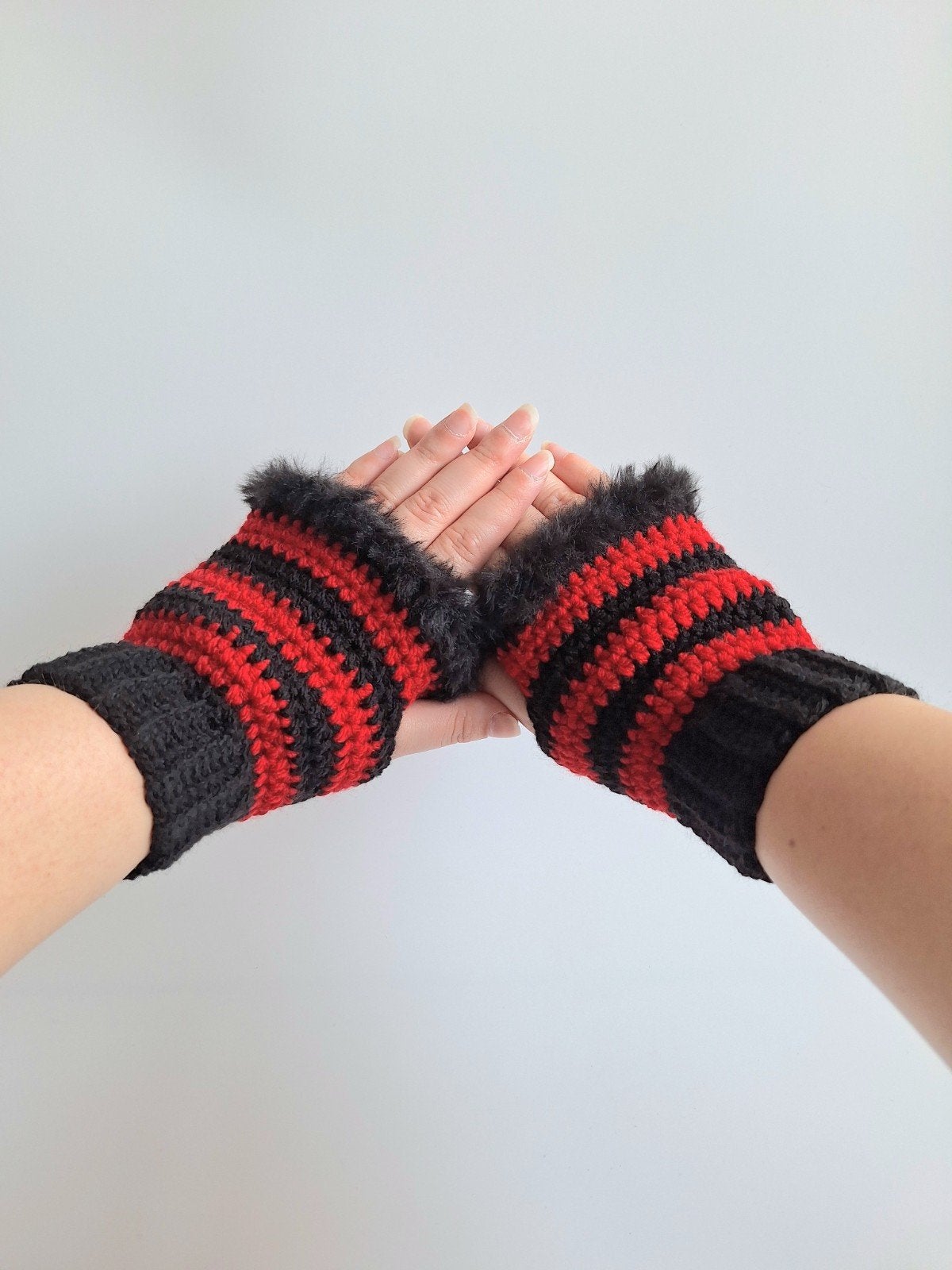 Gehaakte handschoenen zwart en rood, Ophalen of Verzenden, Nieuw, Handschoenen