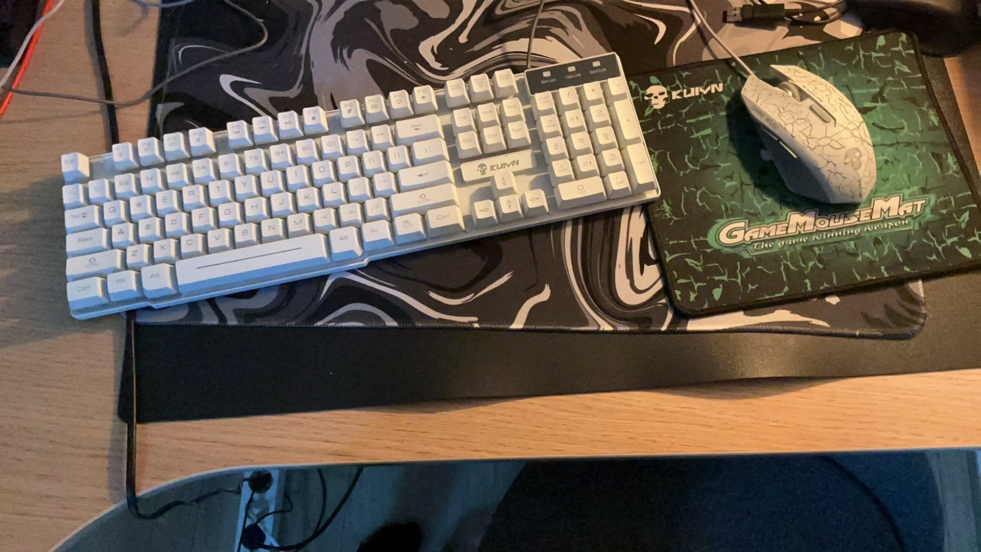 Super leuke gaming set keyboard muis en muismat, Ophalen of Verzenden, Zo goed als nieuw, Overige aantallen, Overige merken