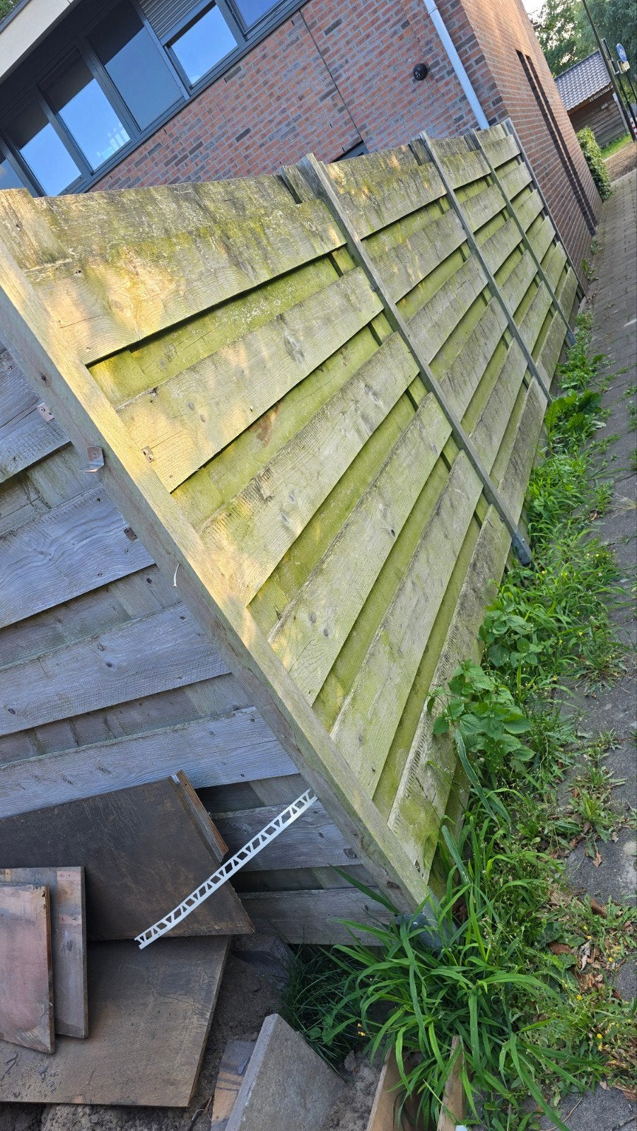 Gratis schutting met palen en poort af te halen, Tuin en Terras, Schuttingen, Ophalen