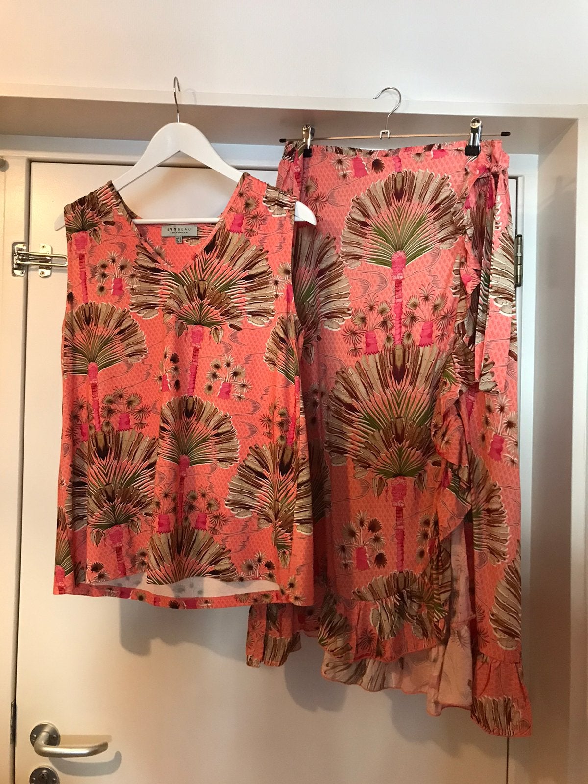 Ivy Beau 2-delige set koraal print nieuw rok ruches top, Kleding | Dames, Rokken, Maat 38/40 (M), Verzenden, Nieuw, Oranje