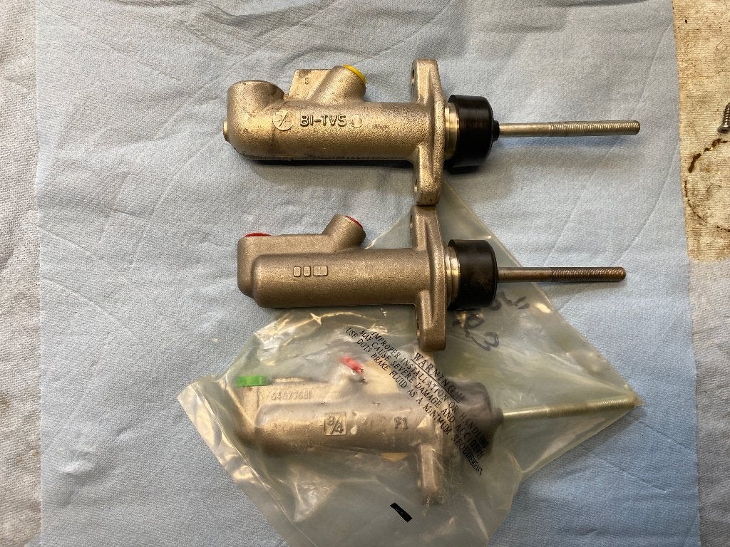 Triumph TR3 Rem-Frictie cylinder & bracket, Ophalen of Verzenden, Gebruikt, Triumph