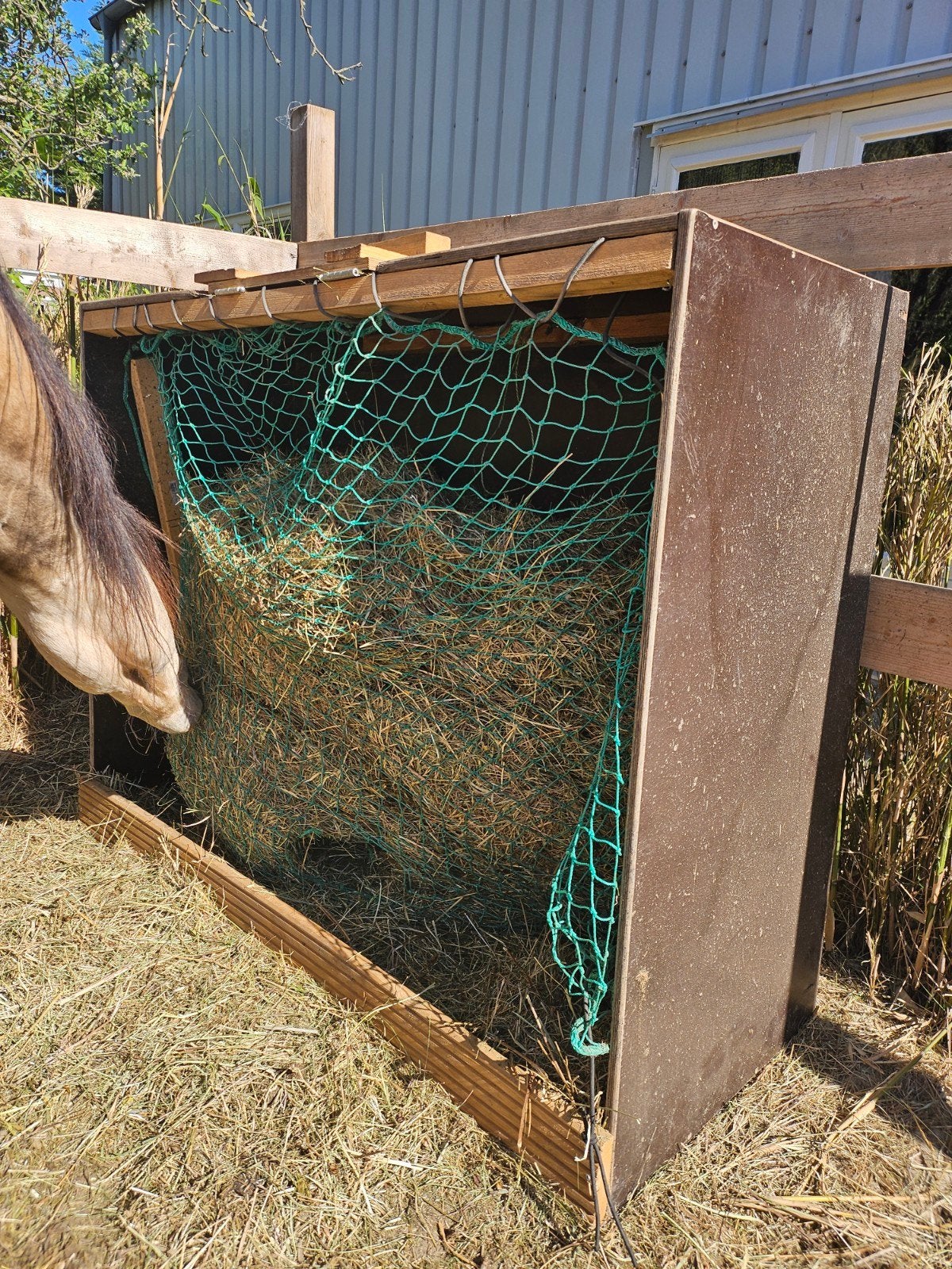grote slowfeeder hooibak, Ophalen
