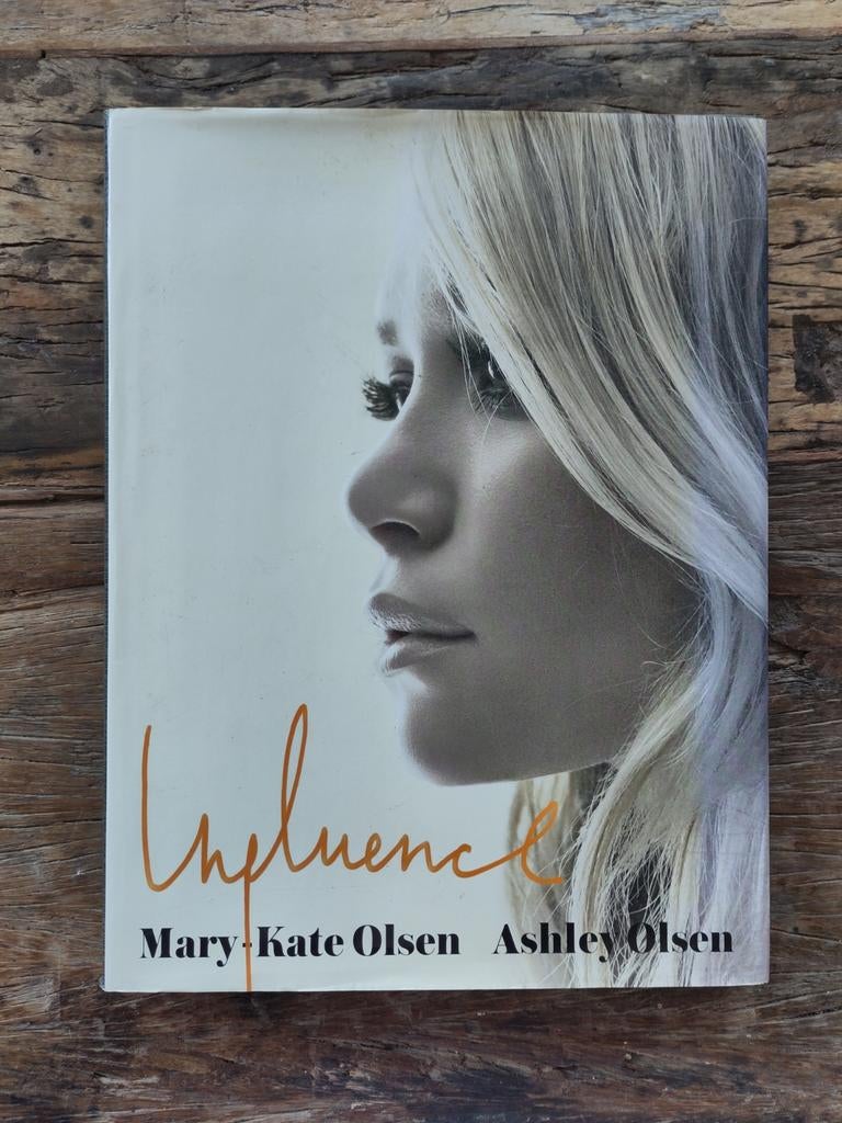 Boek Influence - Mary Kate Olsen & Ashley Olsen, Ophalen of Verzenden, Gelezen, Fotografen