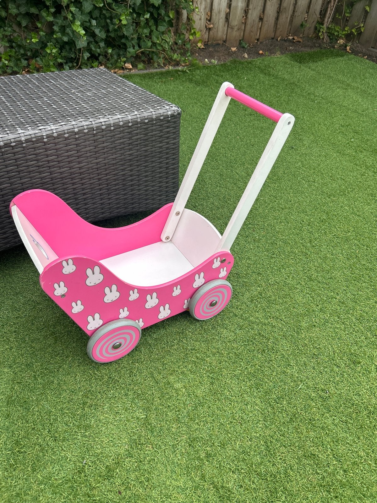 Nijntje houten poppenwagen roze, Ophalen of Verzenden, Gebruikt, Overige typen