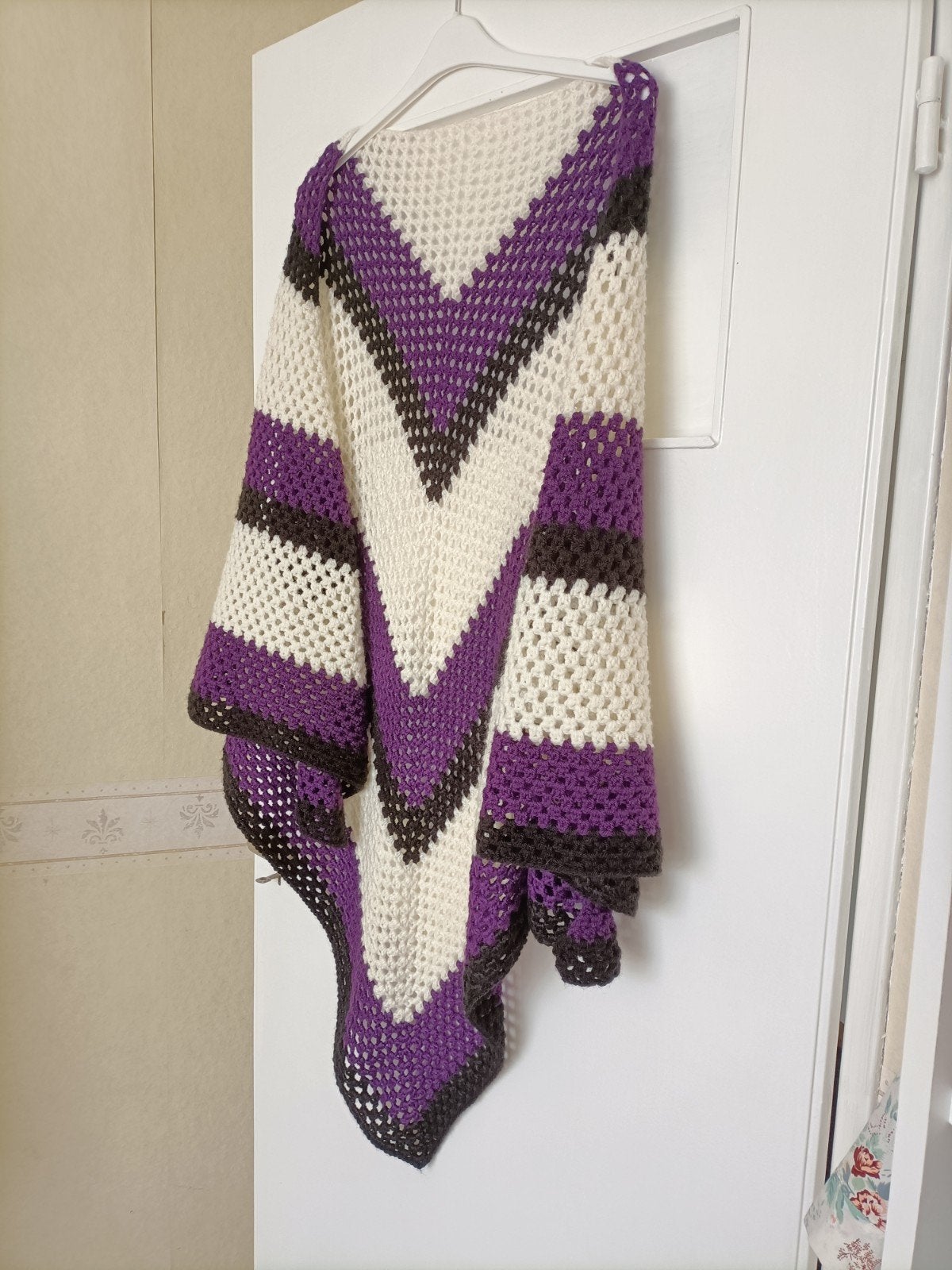 Zelf gehaakte omslagdoek, Ophalen of Verzenden, Nieuw, Haken, Wol of Garen