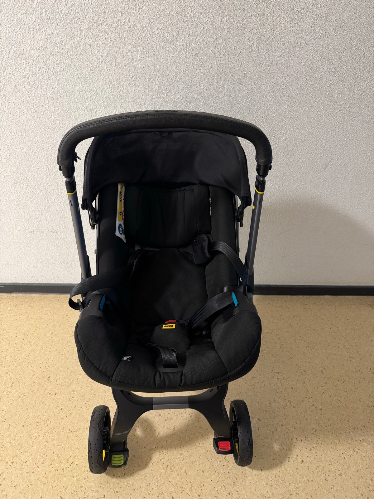 Doona autostoel en kinderwagen in één - Zwart, Overige merken, Autogordel of Isofix, Ophalen of Verzenden, Zo goed als nieuw