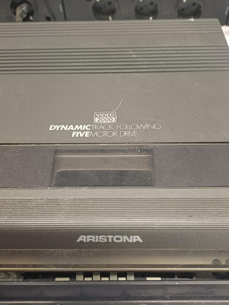 Aristona 23VR24/03 Video 2000 Videorecorder - Gaat aan, Ophalen of Verzenden, Niet werkend, Video 2000-speler of -recorder