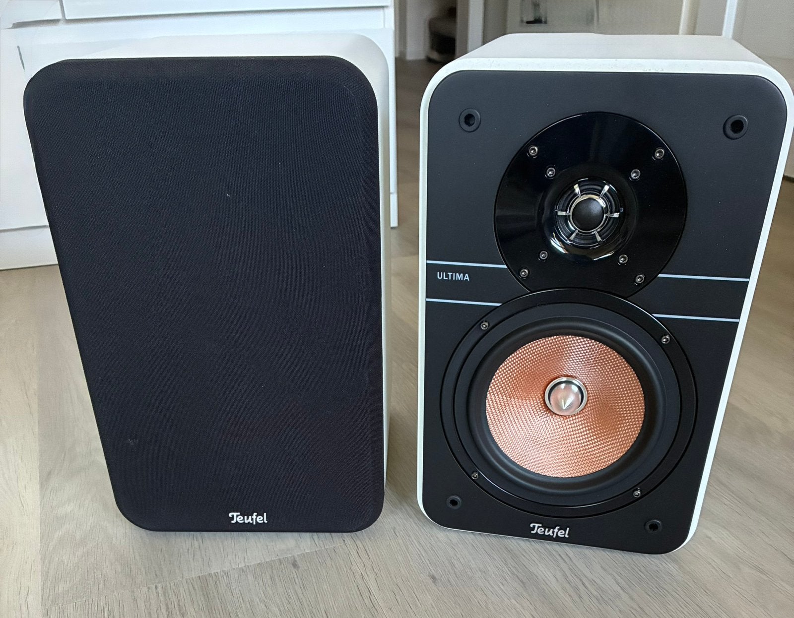 Teufel ultima 20 MK3 - 18 white speakerset, Zo goed als nieuw, 60 tot 120 watt, Boekenplank luidspreker, Ophalen