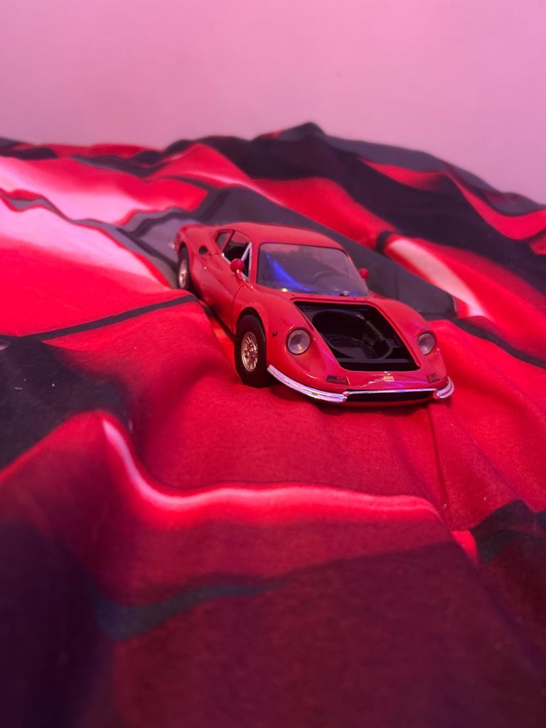 Rood auto speelgoed, Kinderen en Baby's, Speelgoed | Speelgoedvoertuigen, Ophalen, Zo goed als nieuw, Afstandsbediening