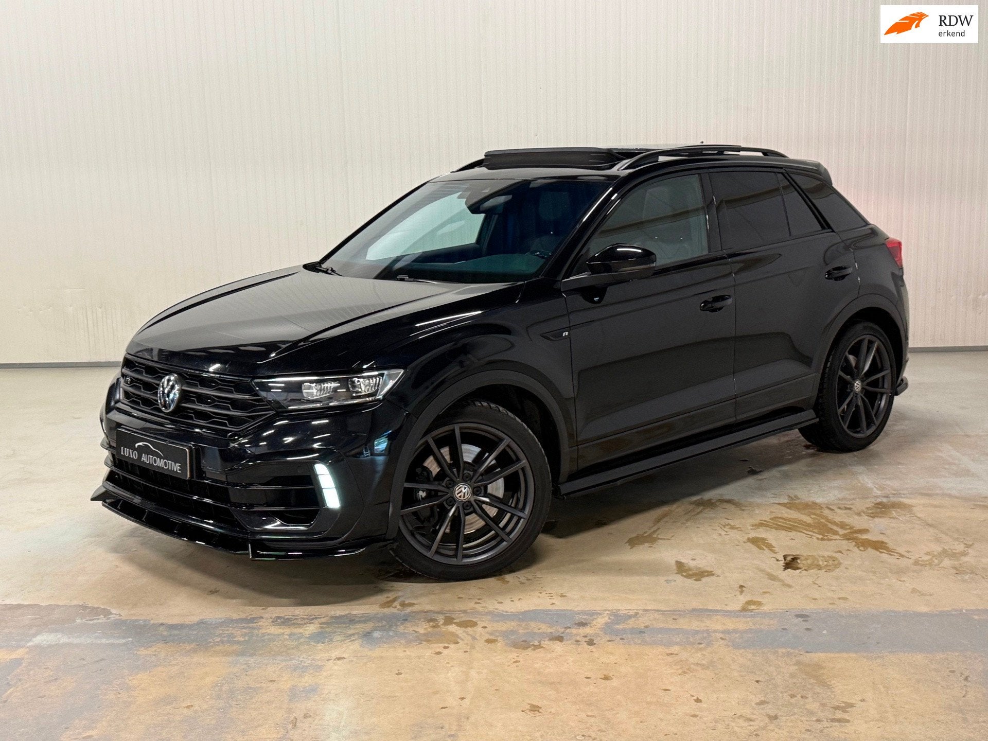 Volkswagen T-Roc 2.0 TSI 4Motion R | AKRAPOVIC | PANO | BEAT, Auto's, Volkswagen, Automaat, Gebruikt, Euro 6, 4 cilinders