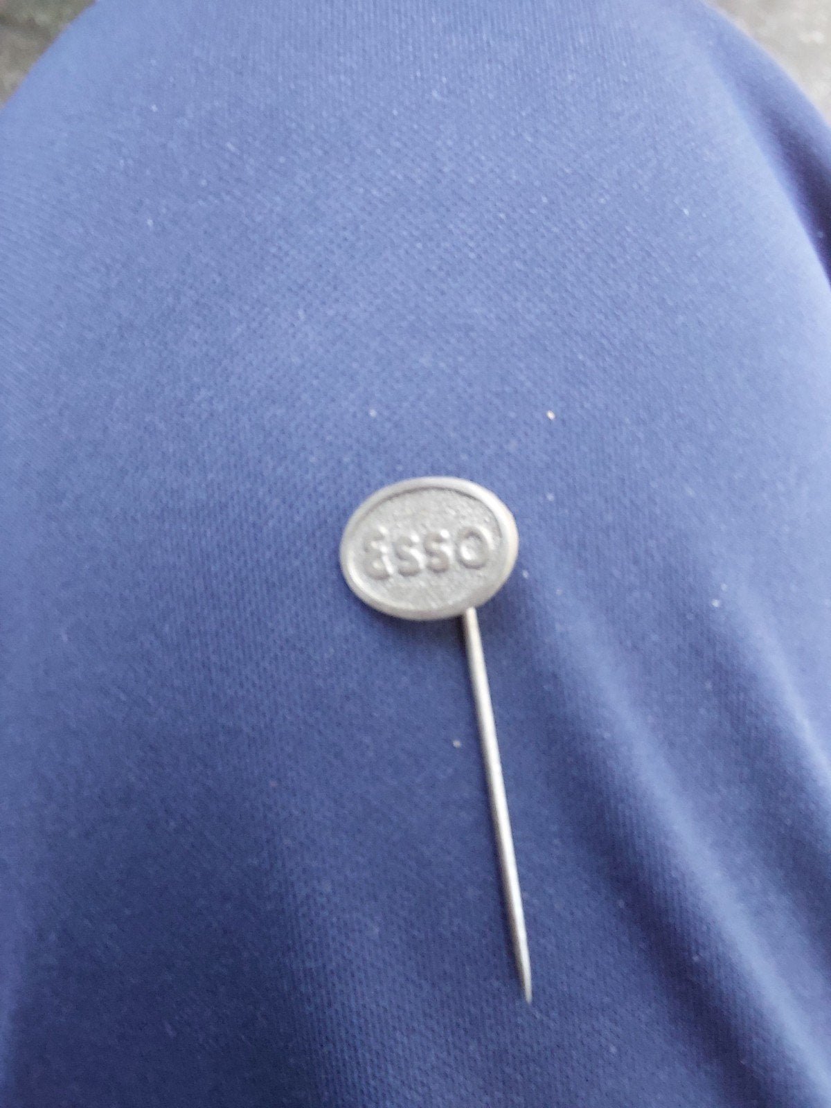 Vintage Esso Speldje - Zeldzaam Verzamelobject, Verzenden, Gebruikt, Merk, Speldje of Pin