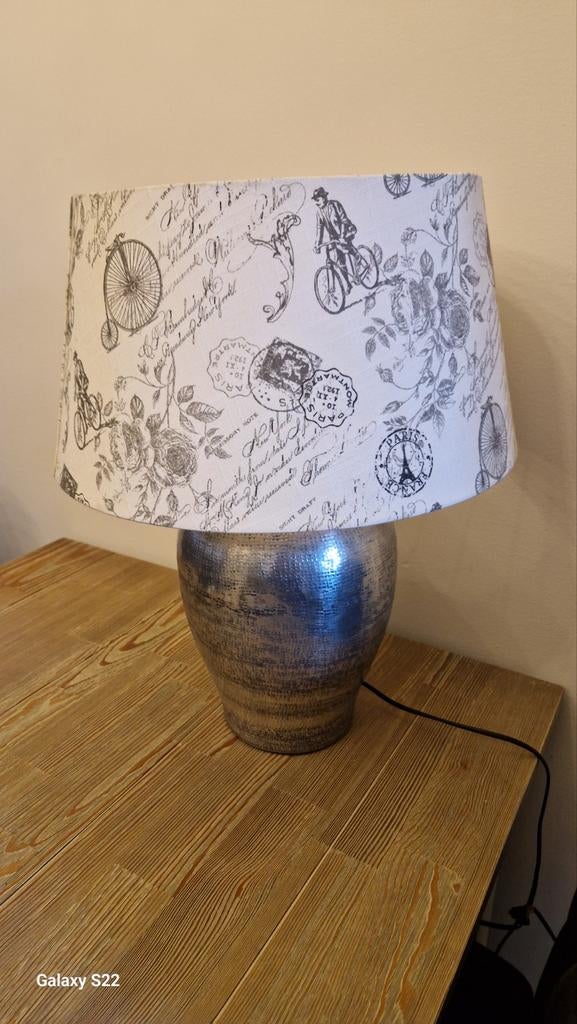 Tafellamp met metalen voet en unieke kap, Ophalen of Verzenden, Gebruikt, Vintage, Frans, Speels
