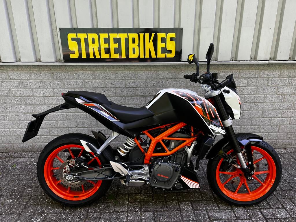 KTM 390 DUKE (bj 2016), Bedrijf, 373 cc, 12 t/m 35 kW, Naked bike