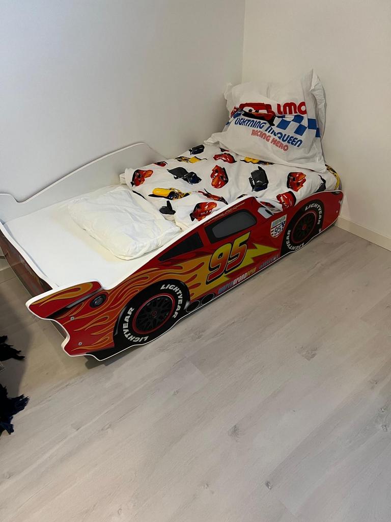 Cars Lightning McQueen kinderbed, Kinderen en Baby's, Kinderkamer | Bedden, Ophalen, Gebruikt, 70 tot 85 cm, 140 tot 160 cm