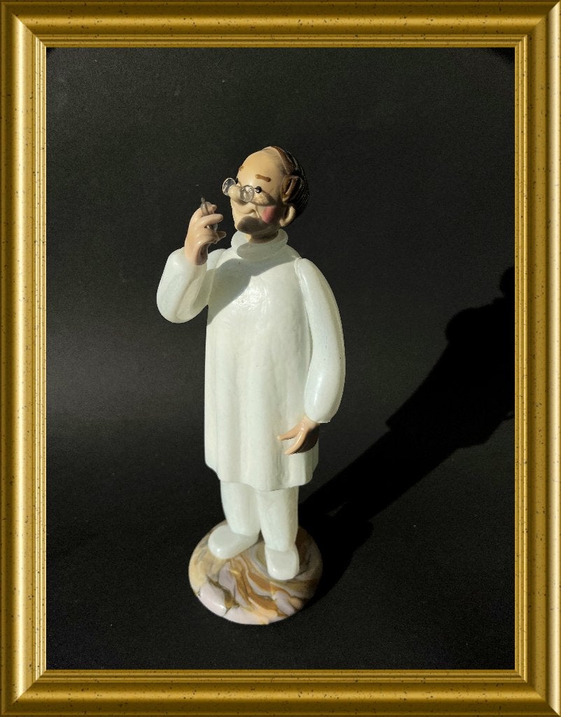 Vintage Boheems glazen beeldje: dokter met spuit, Antiek en Kunst, Antiek | Glas en Kristal, Ophalen of Verzenden