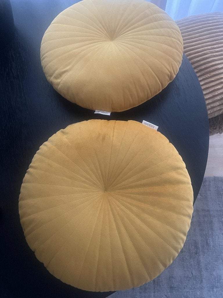 2 x nieuwe okergele ronde kussens, Overige merken, Rond, Nieuw, Ophalen of Verzenden