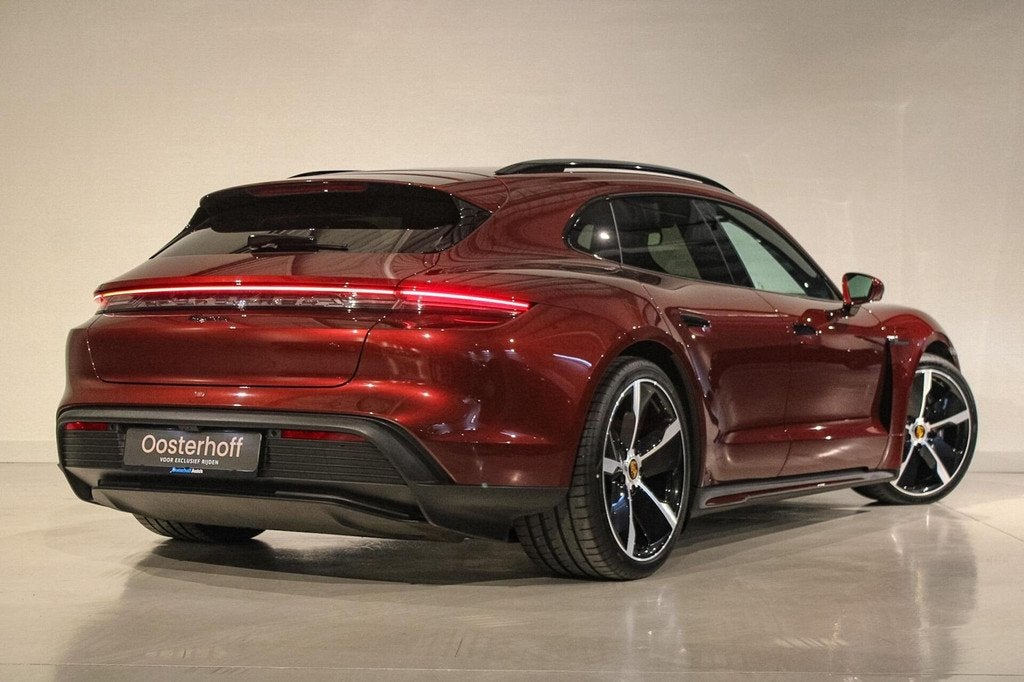 Porsche Taycan Sport Turismo 93 kWh PANO | BOSE | SPORT CHRO, Auto's, Porsche, Automaat, Achterwielaandrijving, Gebruikt, Zwart