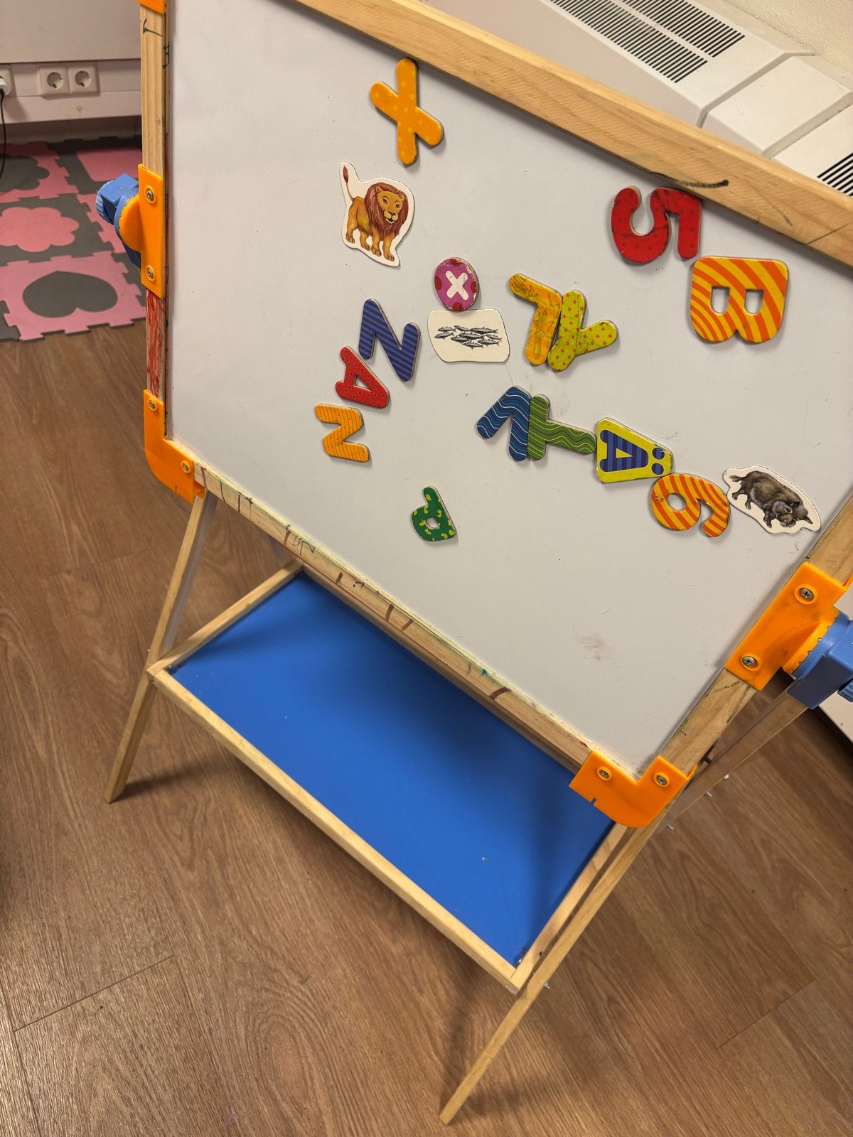 Houten speelbord met krijtbord, whiteboard en telraam, Ophalen of Verzenden, Gebruikt, Overige typen