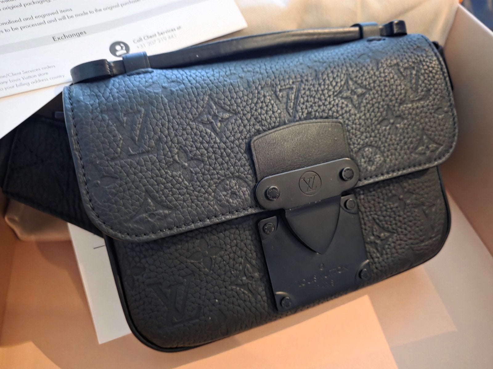 Louis Vuitton S Lock Sling Bag Zwart Leer, Ophalen, Zo goed als nieuw, Zwart, Schoudertasje