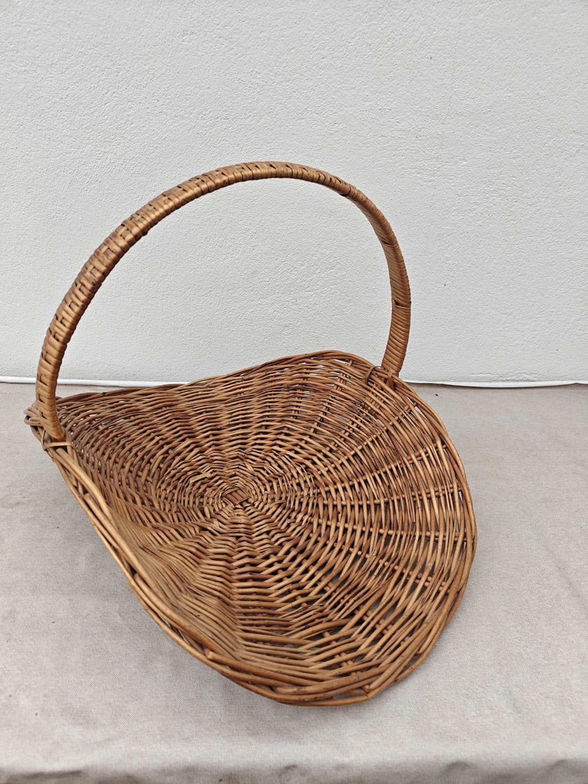 Grote rieten mand - 58x44 cm, Huis en Inrichting, Ophalen, Gebruikt, Gevlochten, Mand