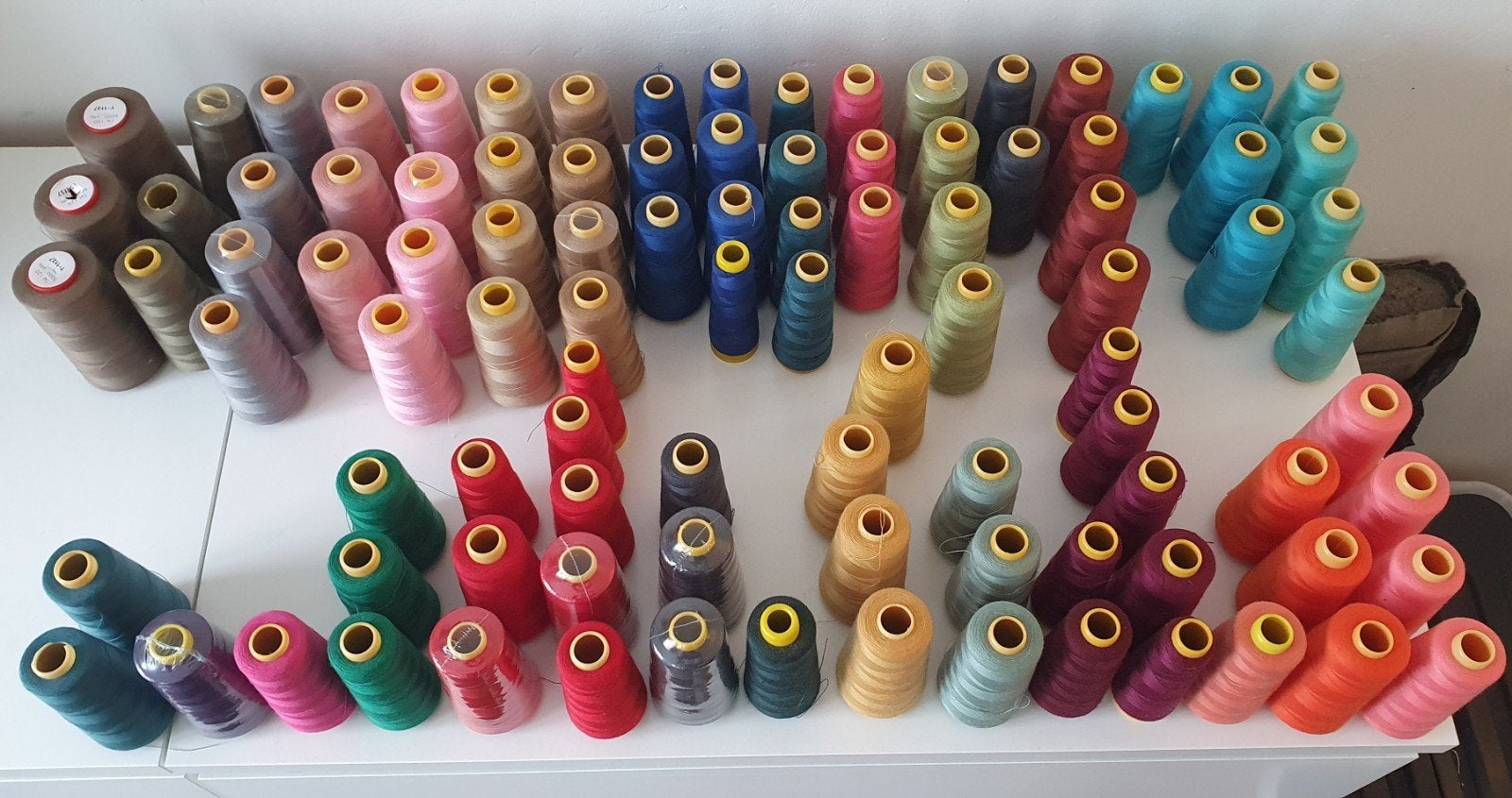 Lockgaren, diverse kleuren, Hobby en Vrije tijd, Verzenden, Zo goed als nieuw, Garen of Naald(en)