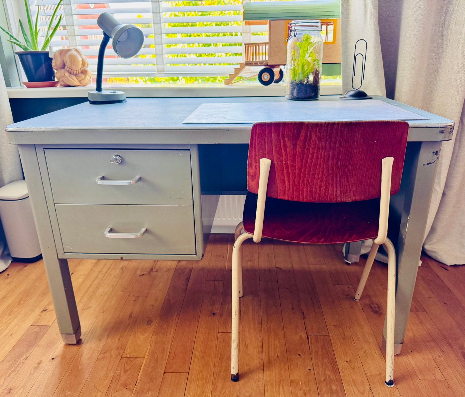 Vintage stalen (kinder) bureau met passende stoel, Ophalen, Gebruikt, Xxxx, Met lades