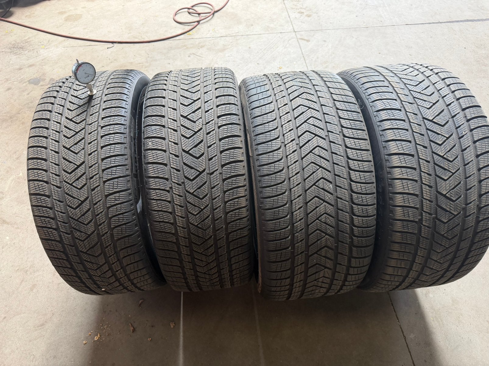 Mercedes glc winterset 285/40-22 en 325/35-22 pirelli alle 6, Auto-onderdelen, Banden en Velgen, Ophalen, 285 mm, Overige maten
