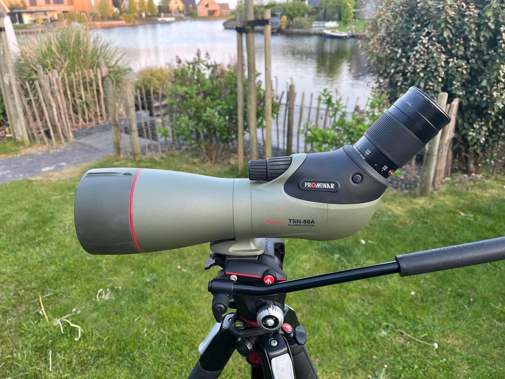 Kowa TSN-88A Prominar (Fluoriet) + Manfrotto 055, Ophalen, Lenzentelescoop (refractor), 80 tot 200 mm, Met statief