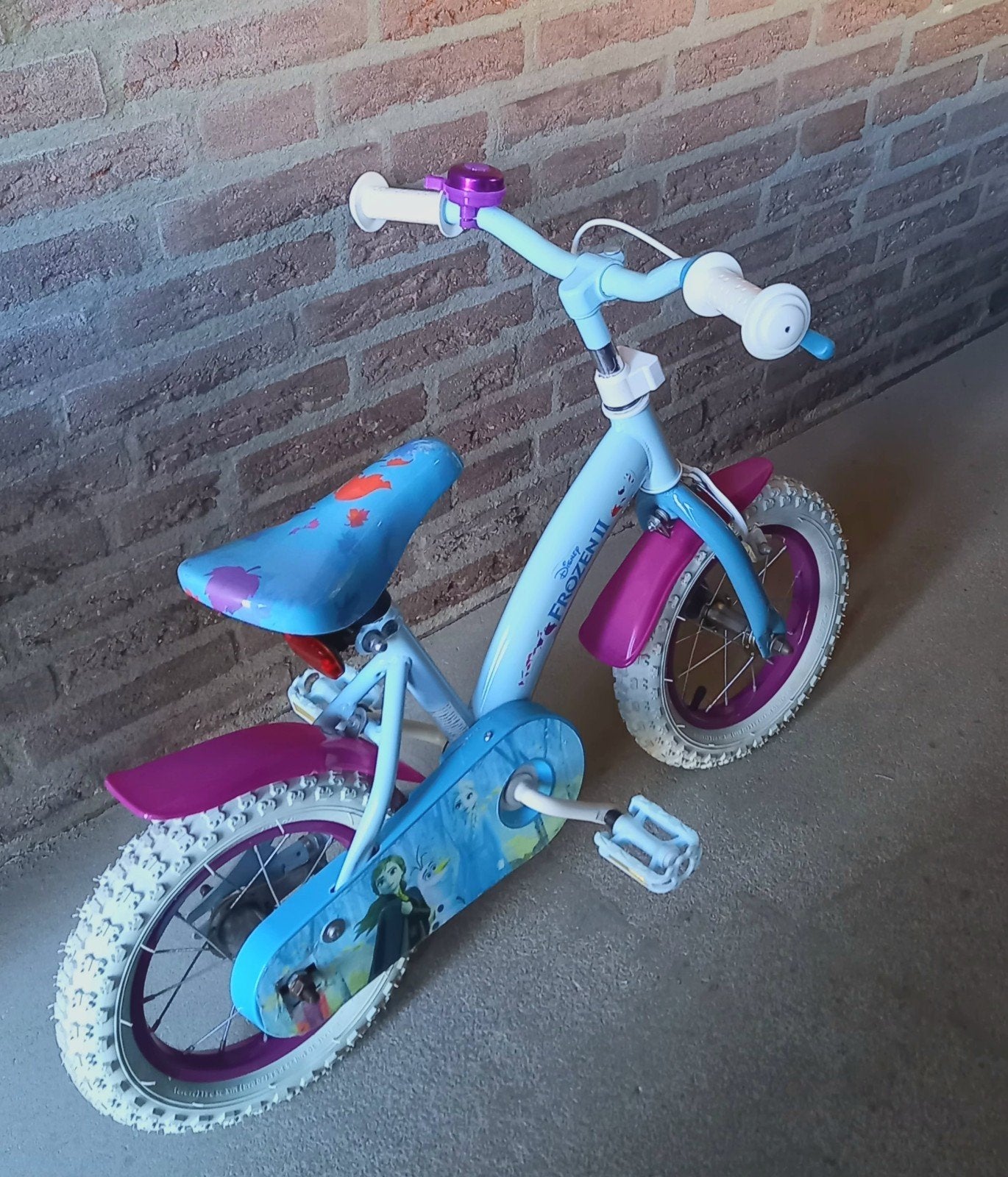 Frozen II kinderfiets 12 inch, Fietsen en Brommers, Ophalen, Terugtraprem, Zijwieltjes, Gebruikt