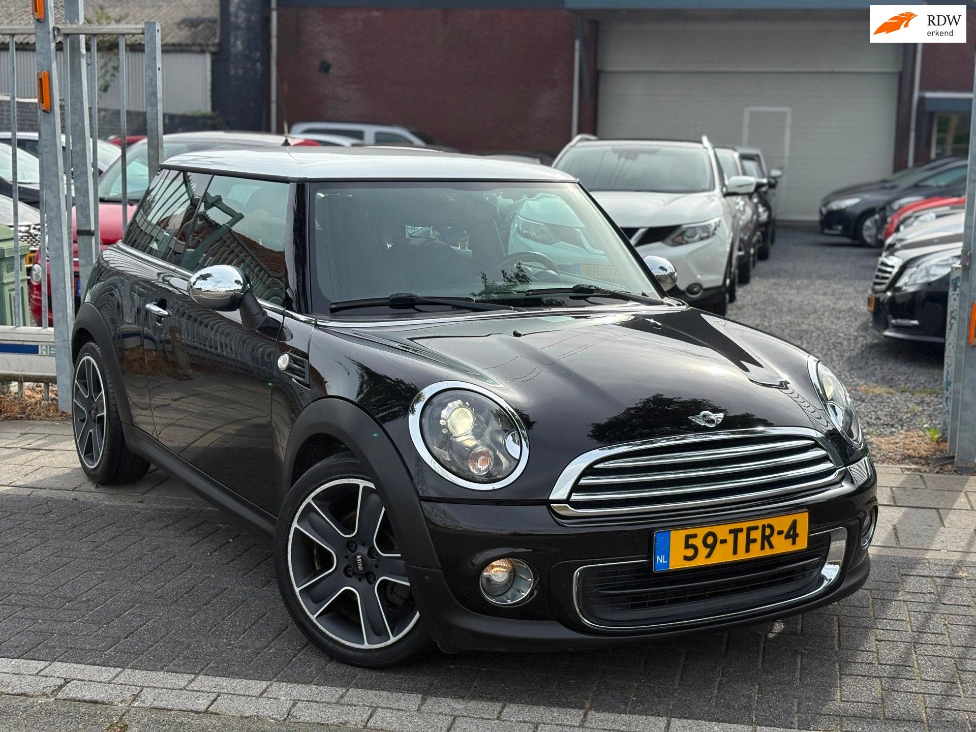Mini 3-Deurs 1.6 One Red Hot | Xenon | 17” LMV | Airco |, Voorwielaandrijving, Euro 5, Stof, Zwart