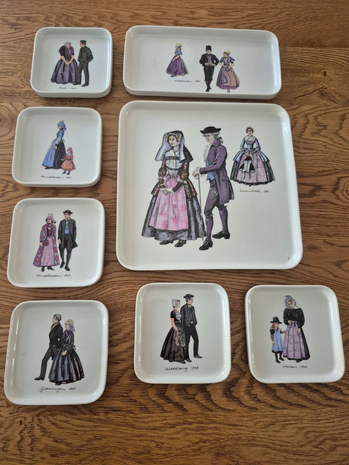 Villeroy & Boch wandborden/onderzetters met klederdracht, Ophalen