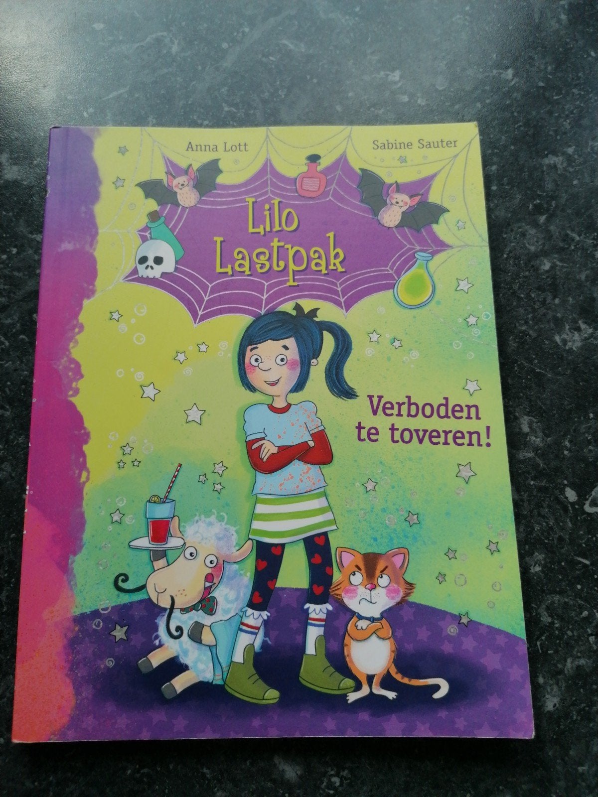 Lilo Lastpak: Verboden te toveren! - Kinderboek, Ophalen of Verzenden, Zo goed als nieuw, Anna Lott, Sabine Sauter, Fictie algemeen