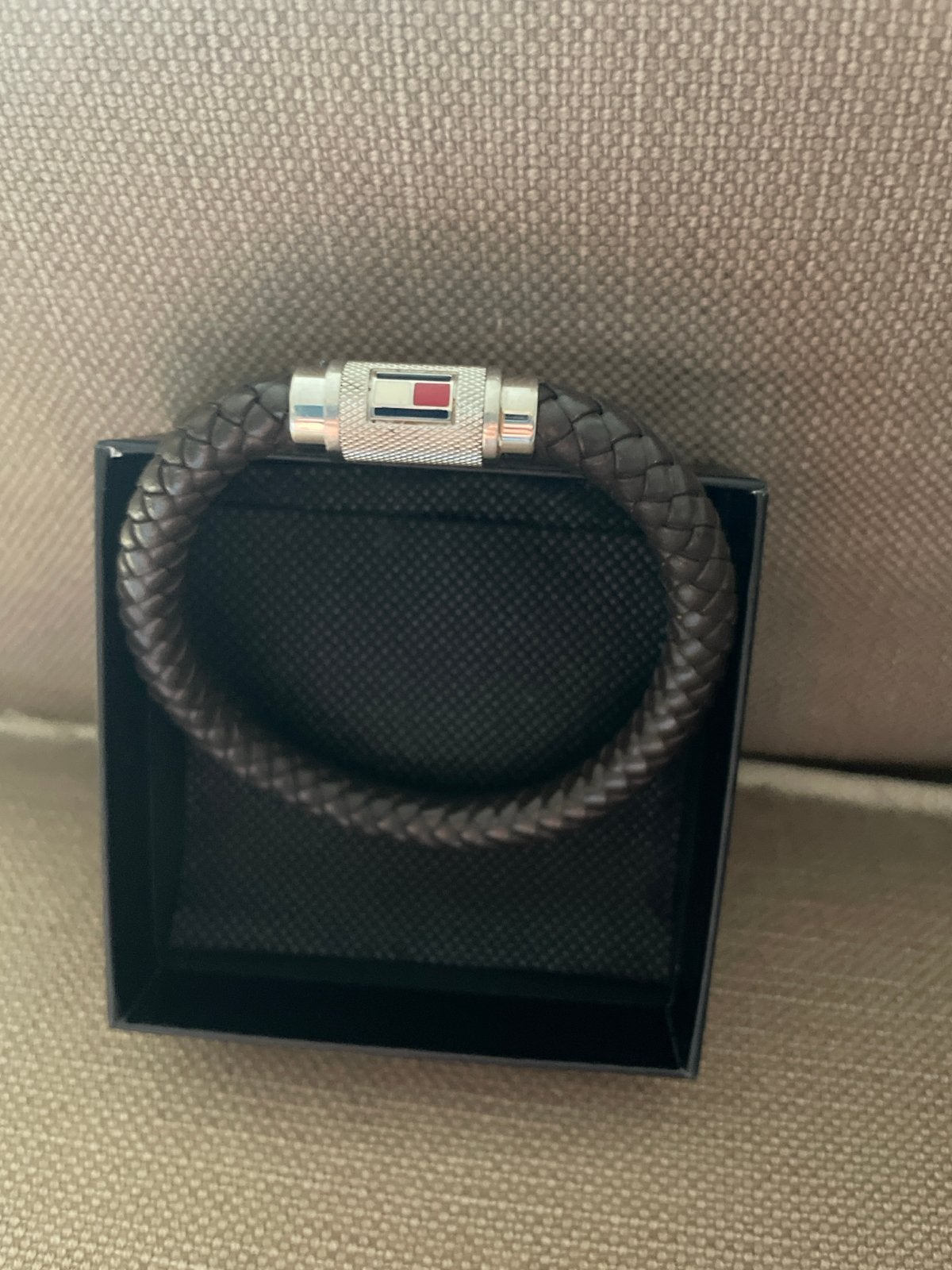 Tommy Hilfiger leren armband - Zo goed als nieuw, Sieraden, Tassen en Uiterlijk, Ophalen of Verzenden, Zo goed als nieuw, Bruin