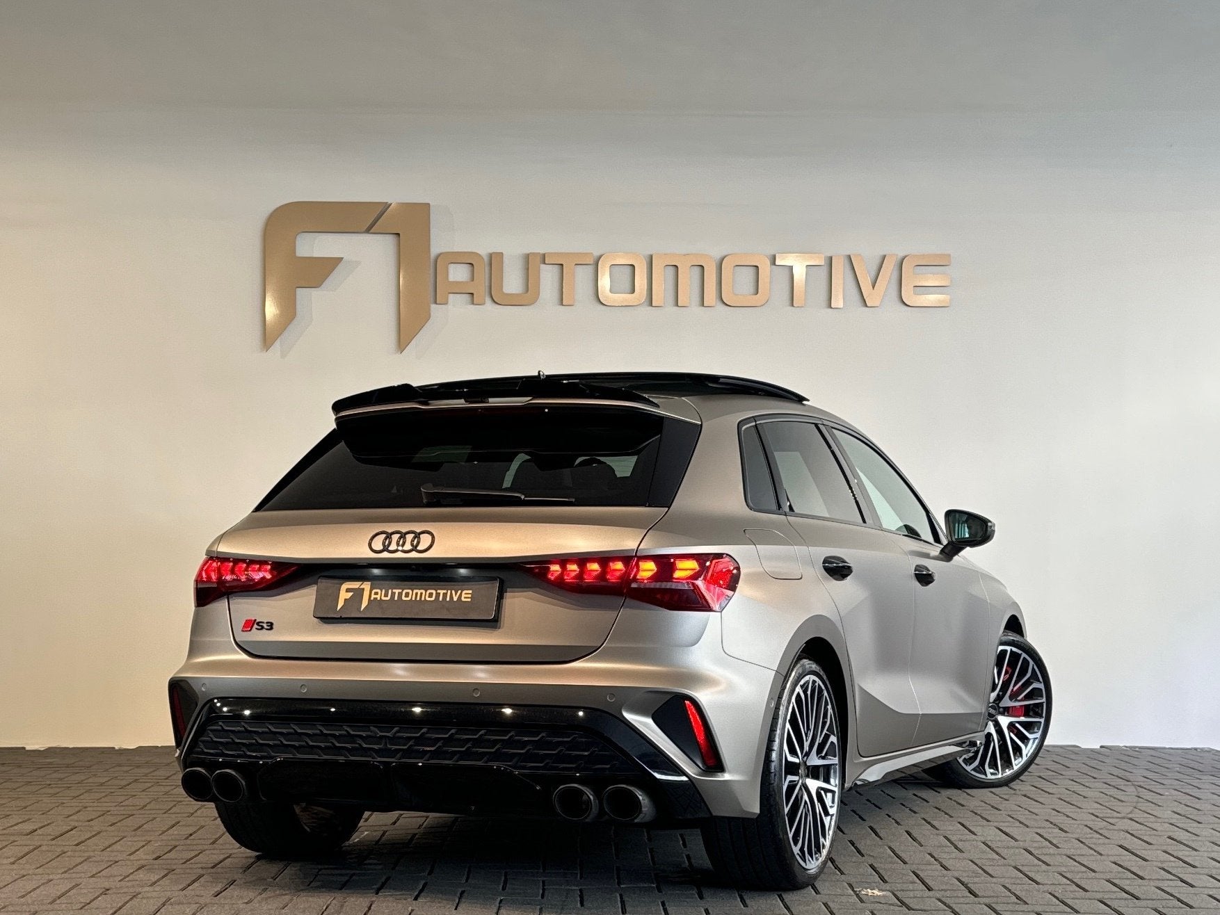 Audi S3 Sportback 2.0 TFSI quattro Pano|HuD|Sonos|Akrapovic, Auto's, Automaat, S3, Gebruikt, 4 cilinders