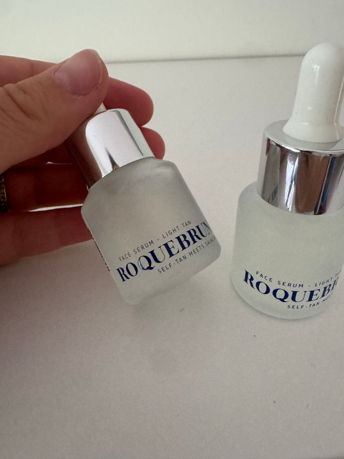 2x 15ml Roquebrun Face Serum Light Tan - Zelfbruiner, Ophalen of Verzenden, Nieuw, Gehele gezicht, Verzorging