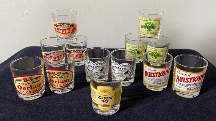 13 Diverse kleine borrelglaasjes. Hoogte 5 cm., Verzamelen, Ophalen of Verzenden, Zo goed als nieuw, Borrel- of Shotglas