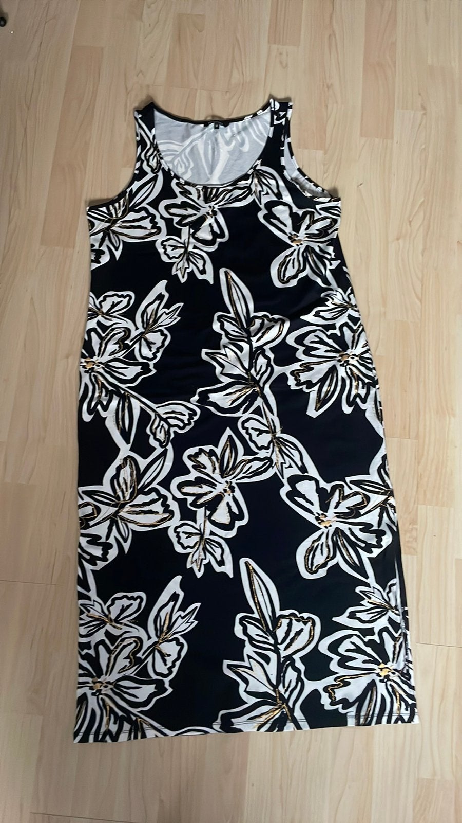 Nieuw zwart bloem halflange jurk maat M MS mode, Ophalen of Verzenden, Nieuw, Zwart, Onder de knie