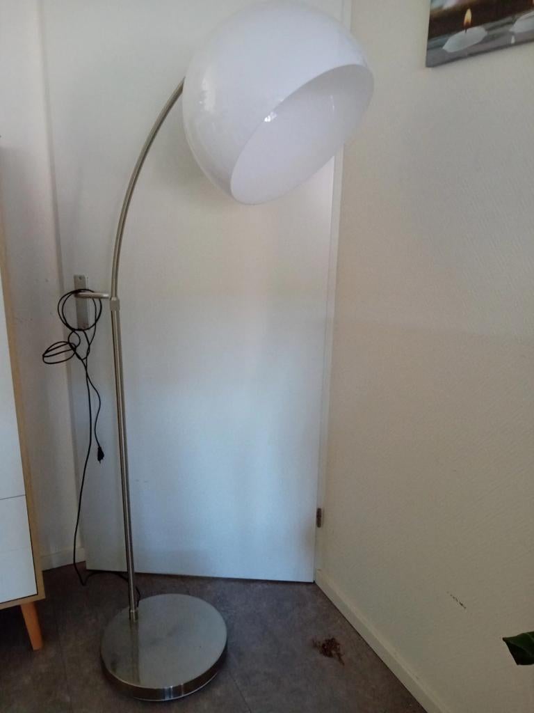 Beautiful white floor lamp, Ophalen, Zo goed als nieuw, Metaal, 150 tot 200 cm