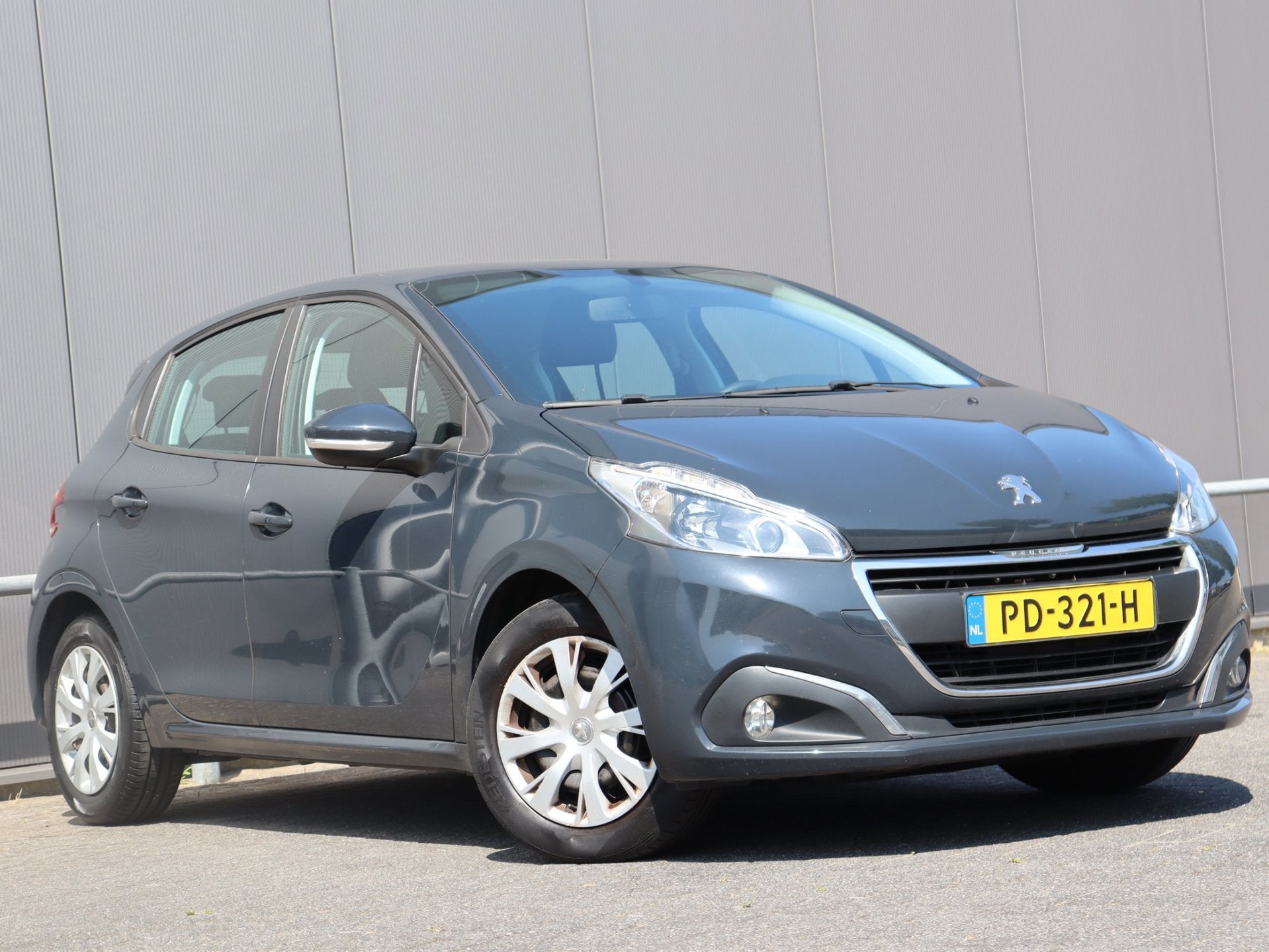 Foto 4 van Peugeot 208 1.2 PureTech Blue Lion navi airco org NL