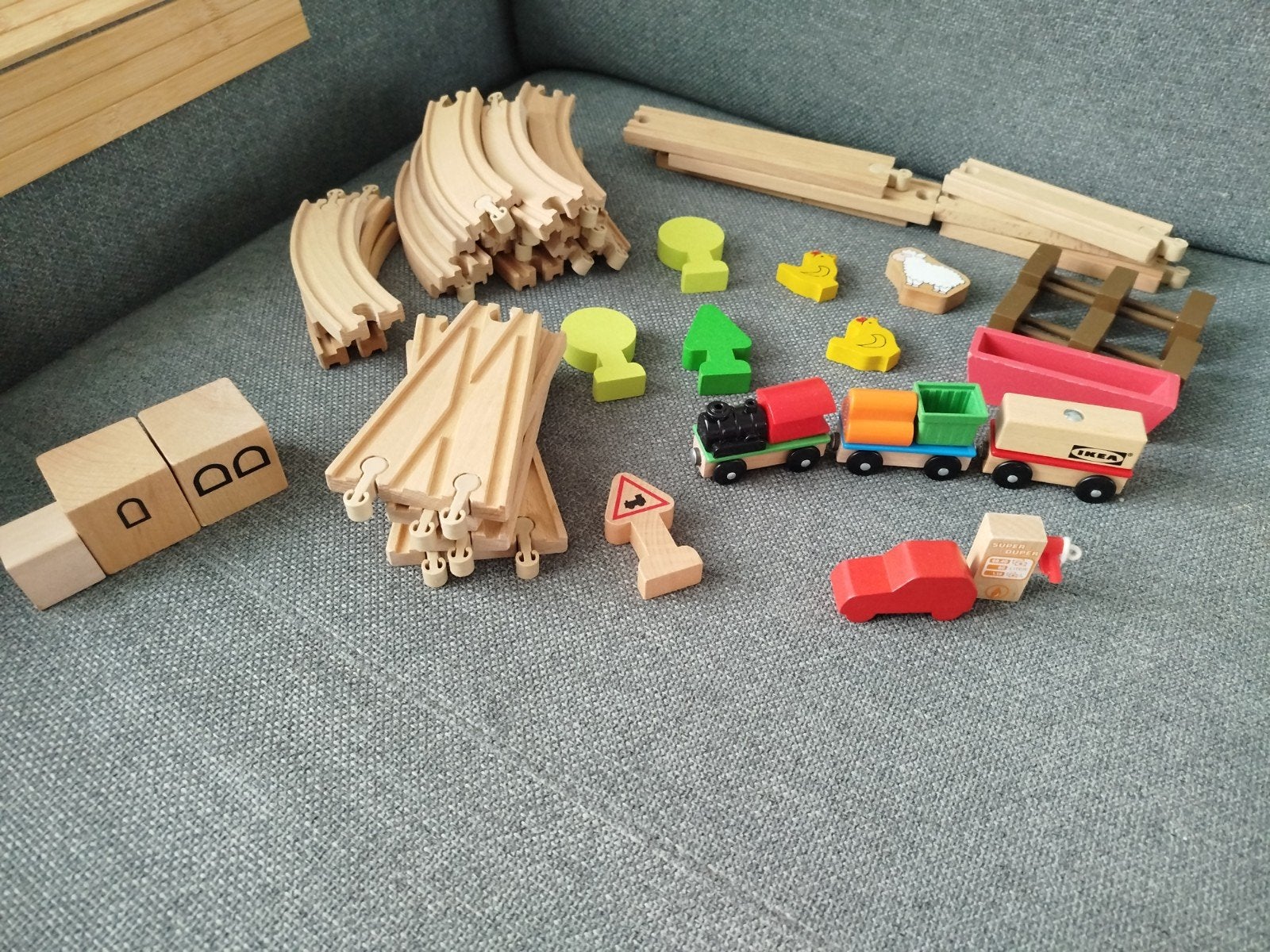 Houten treinbaan met accessoires - IKEA Lillabo, Ophalen of Verzenden, Gebruikt