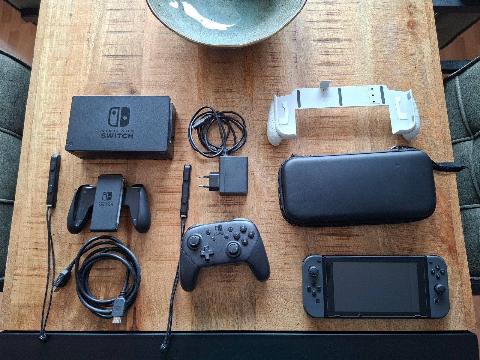 Nintendo Switch grijs (2022) +Nintendo Switch Pro Controller, Spelcomputers en Games, Spelcomputers | Nintendo Switch, Ophalen
