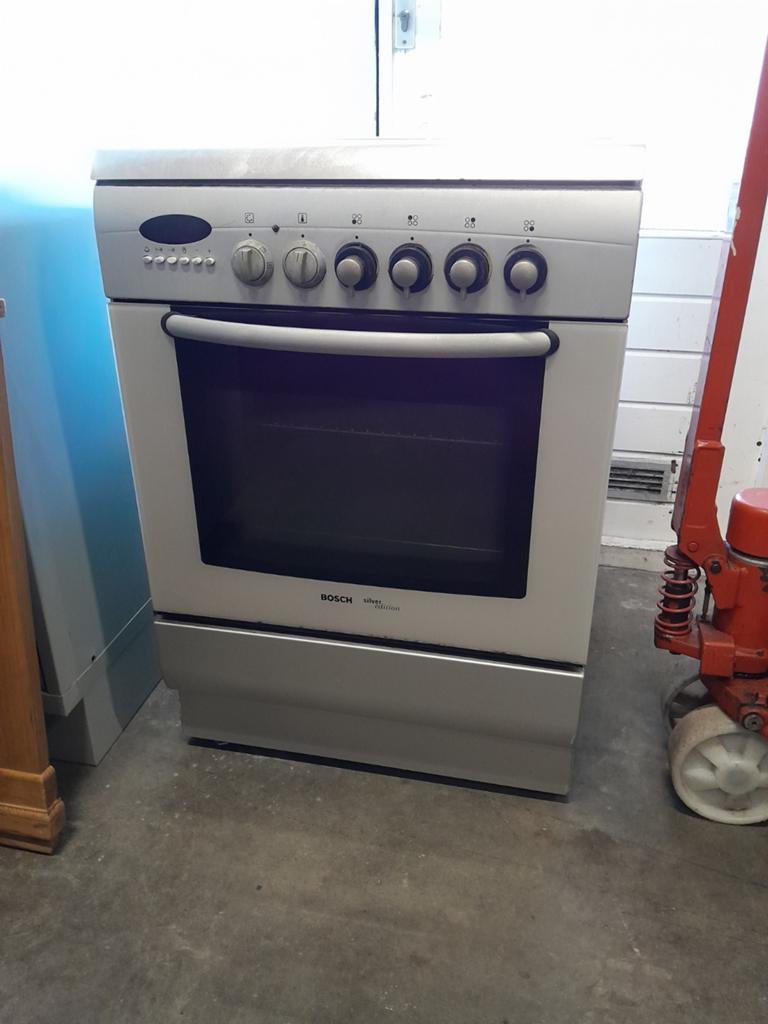 Bosch gasfornuis, Witgoed en Apparatuur, Fornuizen, Ophalen, Hete lucht, 4 kookzones, Zo goed als nieuw