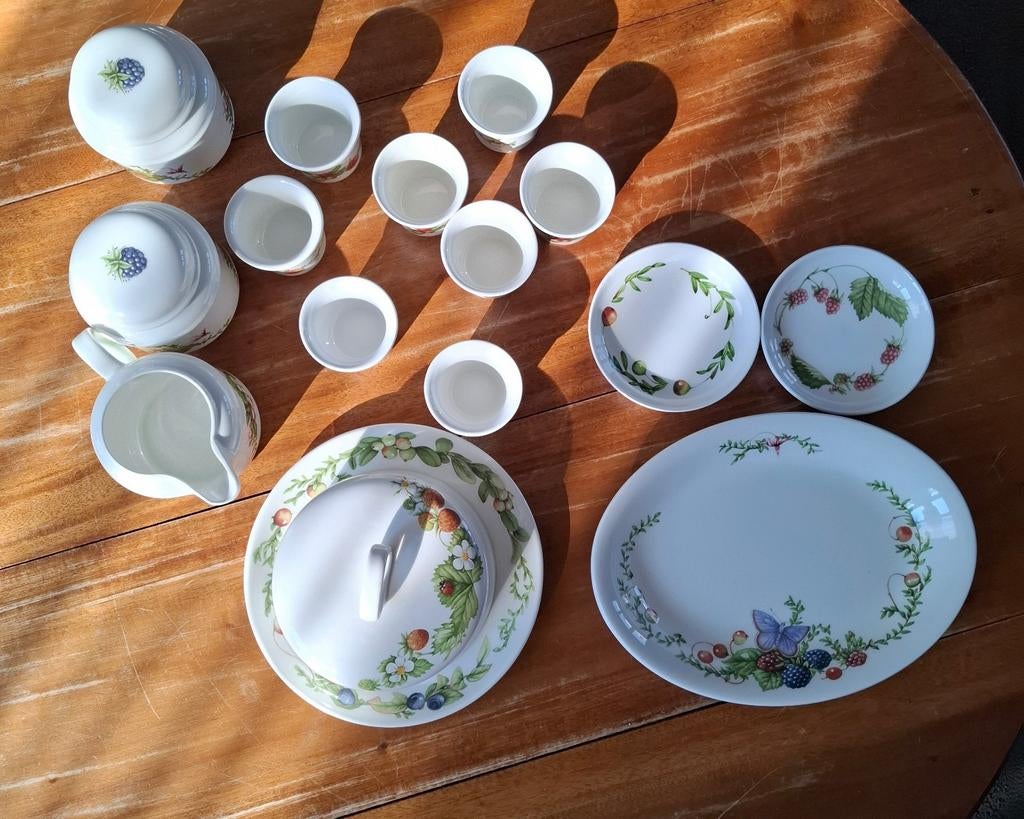 Marjolein Bastin Libelle servies - Diverse, Ophalen of Verzenden, Zo goed als nieuw, Overige stijlen, Porselein