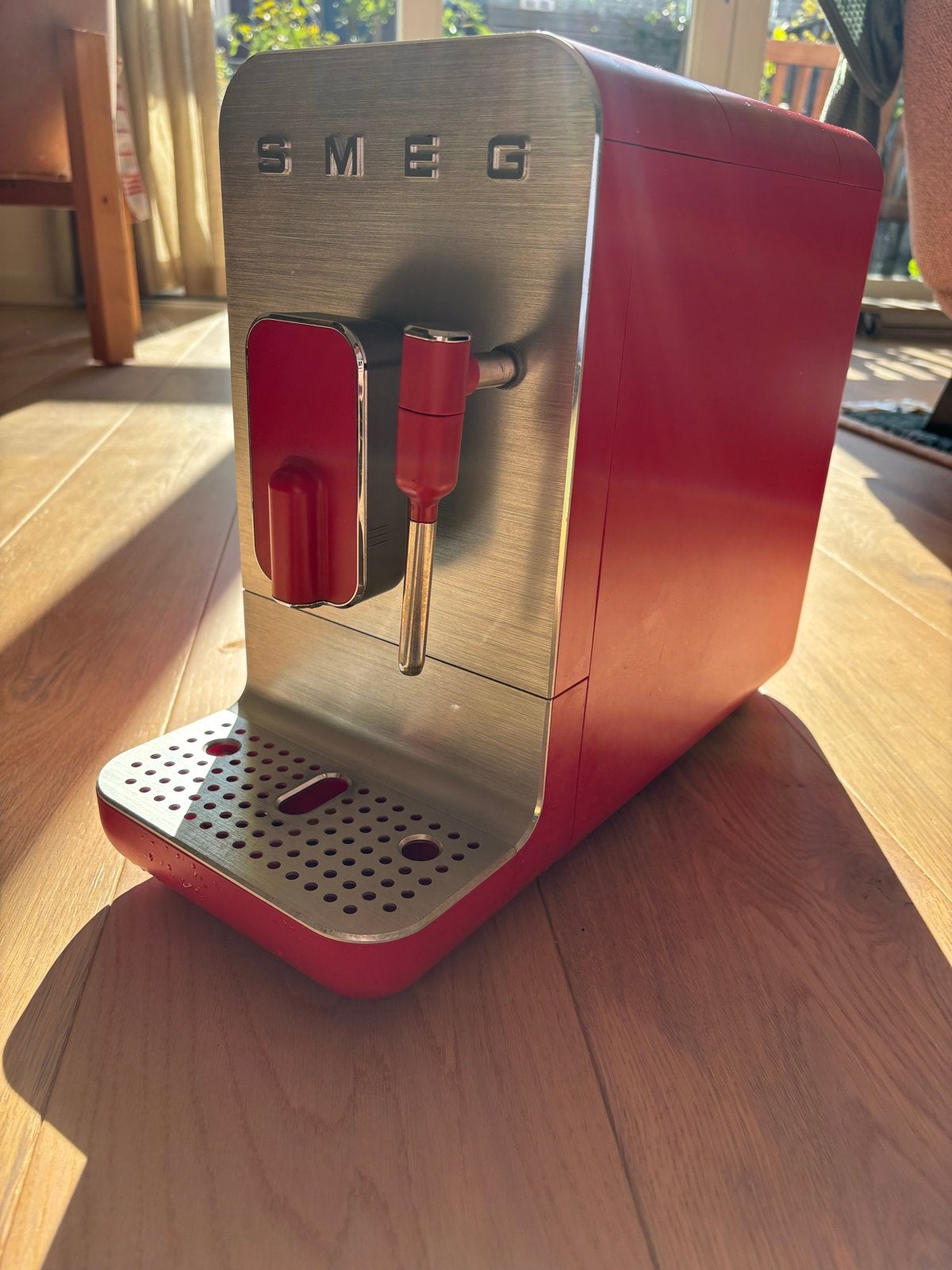 Smeg Volautomatische Koffiemachine - Rood, Koffiemachine, Koffiebonen, Zo goed als nieuw, 2 tot 4 kopjes