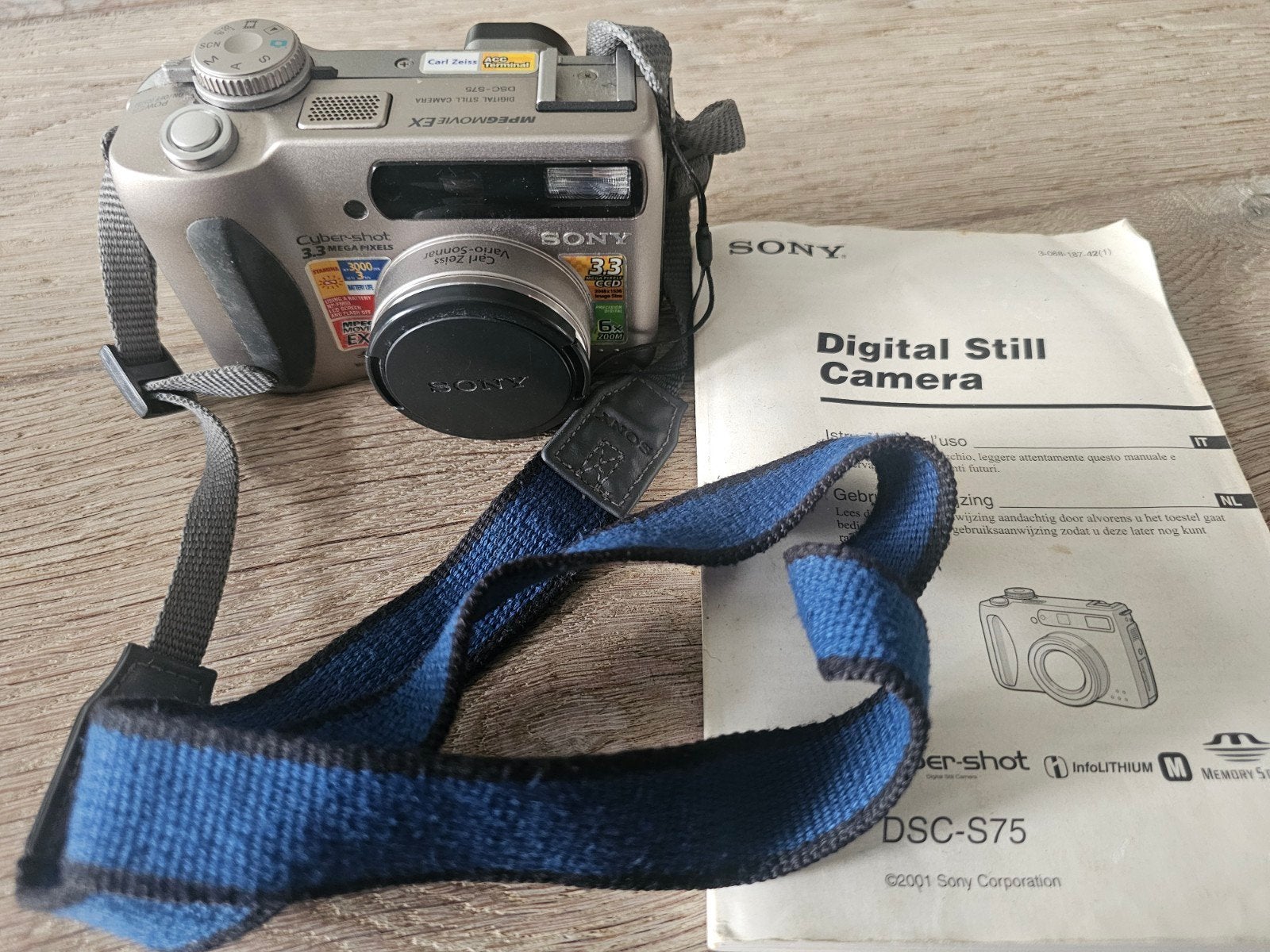 Sony Cyber-shot DSC-S75 | Vintage digitale camera, Audio, Tv en Foto, Fotocamera's Digitaal, Ophalen of Verzenden