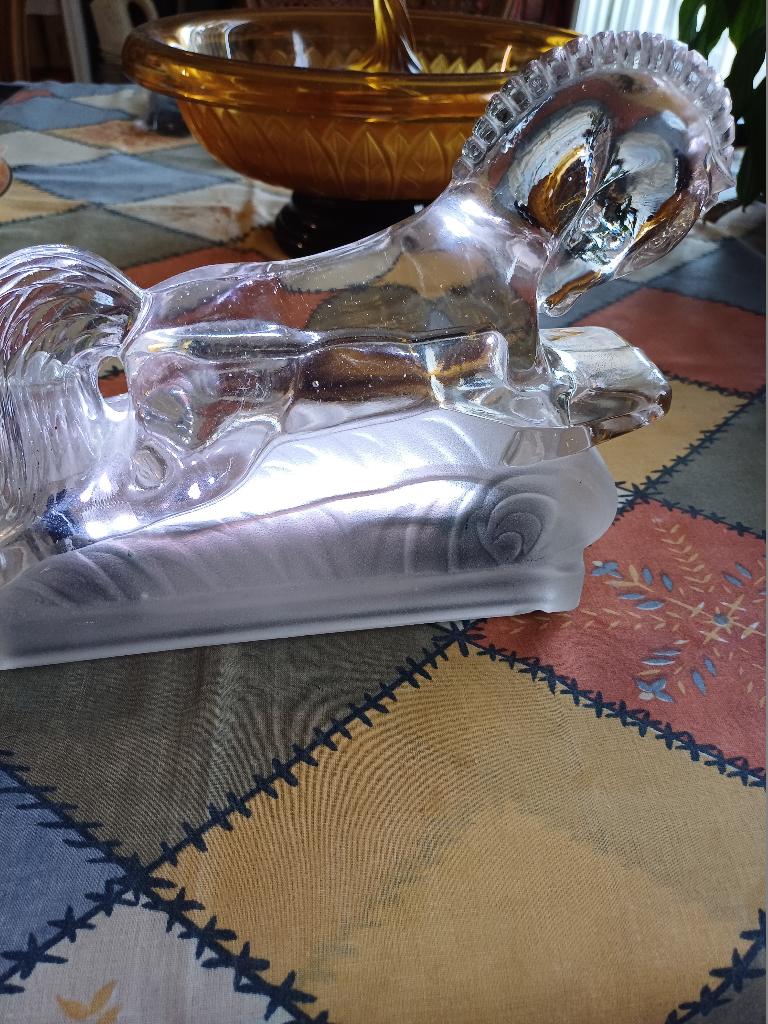 2 glazen paarden met verlichting erin., Ophalen