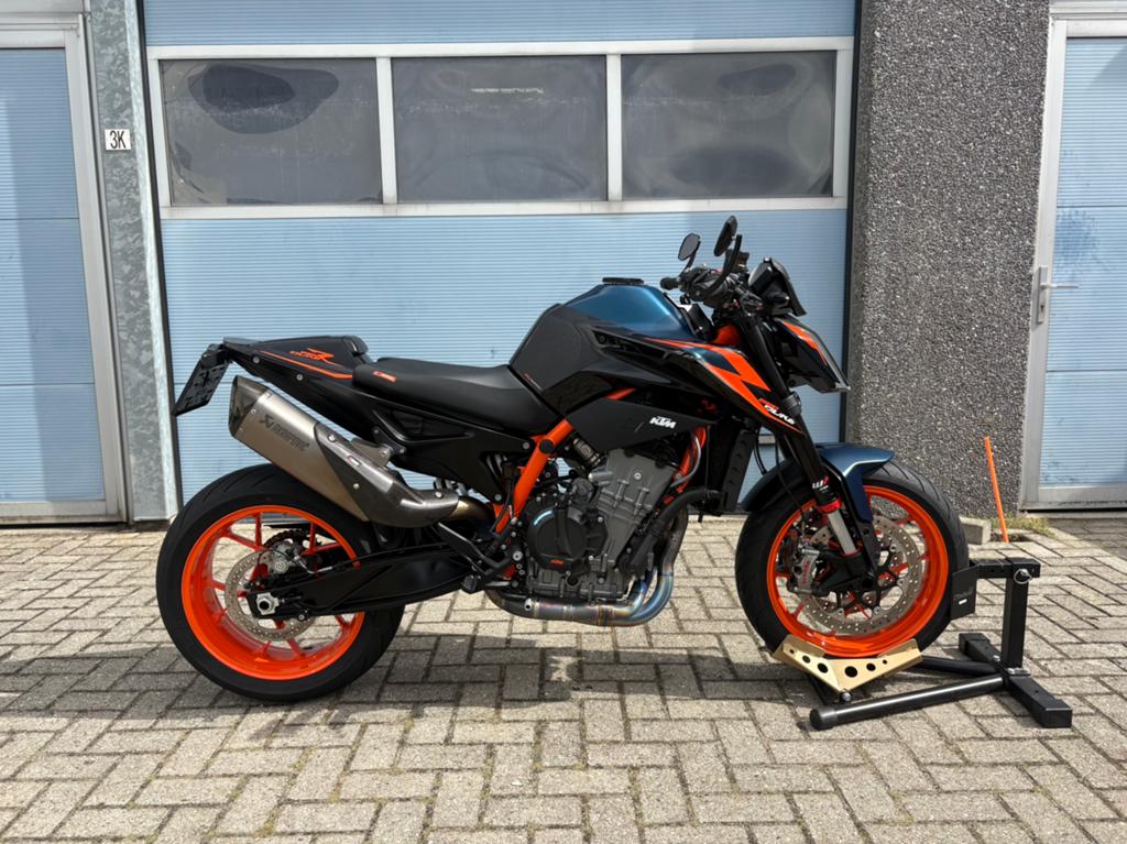 KTM 890 Duke R 2024 - BTW - Volledig uitgerust, Motoren, 2 cilinders, Occasion, Motorrijbewijs A, 889 cc