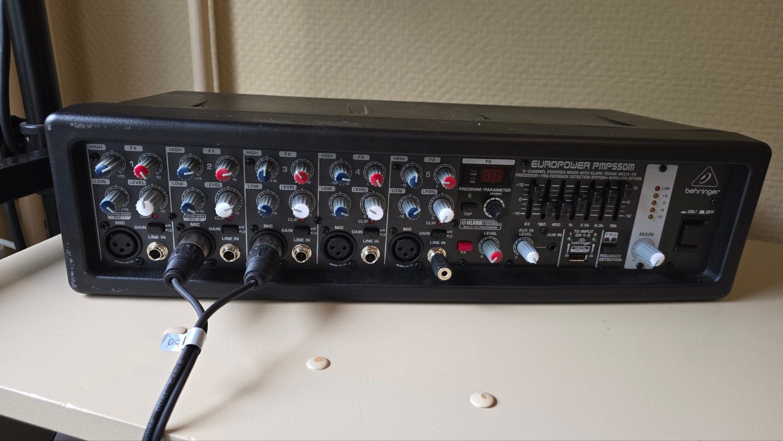 Behringer Europower PMP550M Powermixer, Muziek en Instrumenten, Mengpanelen, Gebruikt, Minder dan 5 kanalen, Microfooningang, Ophalen of Verzenden