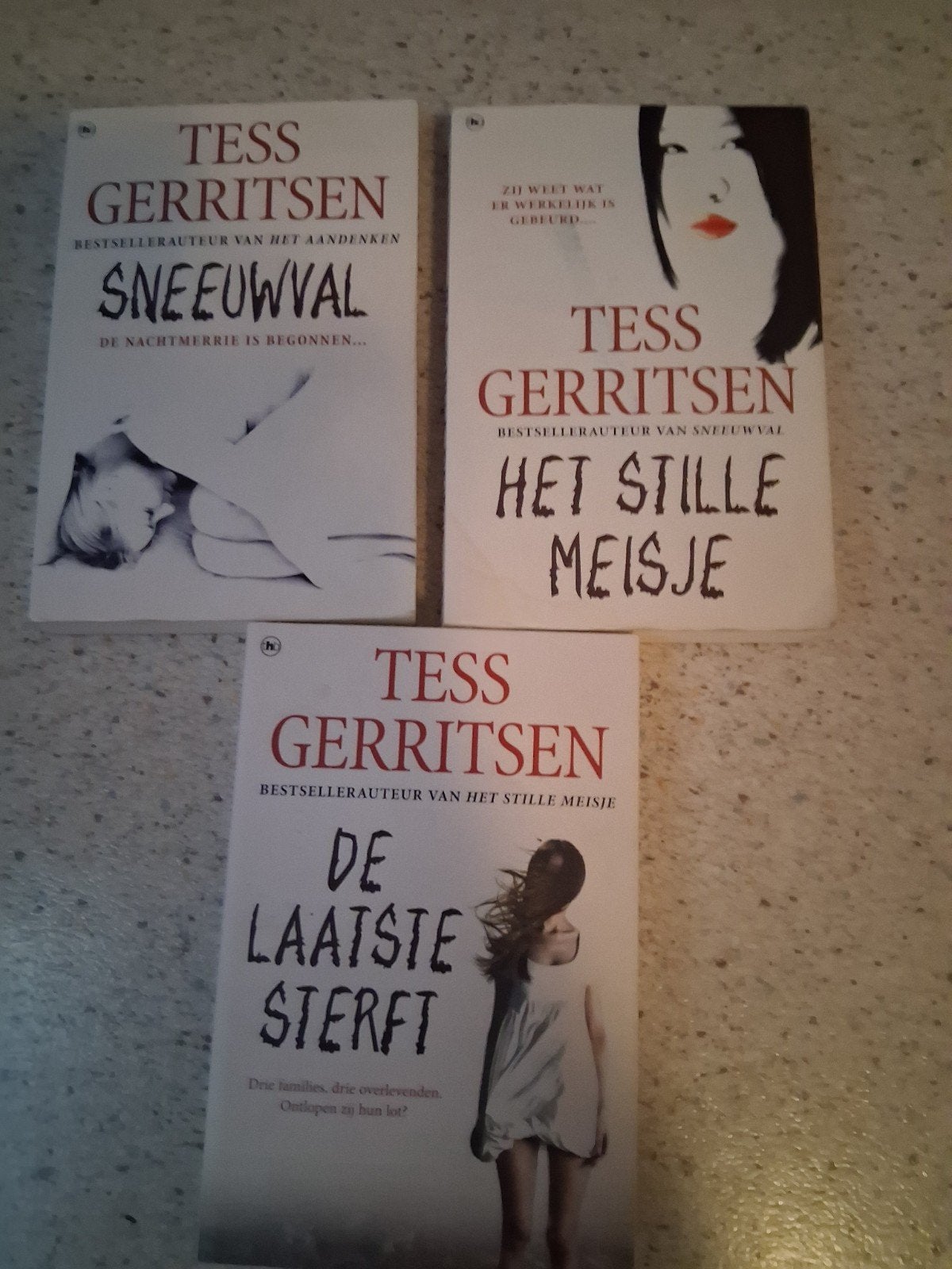 Tess Gerritsen : Sneeuwval, Het Stille Meisje,, Ophalen of Verzenden, Gelezen, Tess Gerritsen, Wereld overig