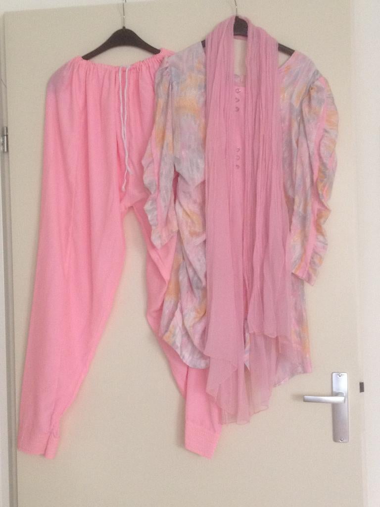2.Indiase / bollywood Salwar kameez - roze met pastelkleuren, Maat 38/40 (M), Overige typen, Ophalen of Verzenden, Zo goed als nieuw
